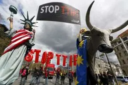 تظاهرات هزار نفری در 