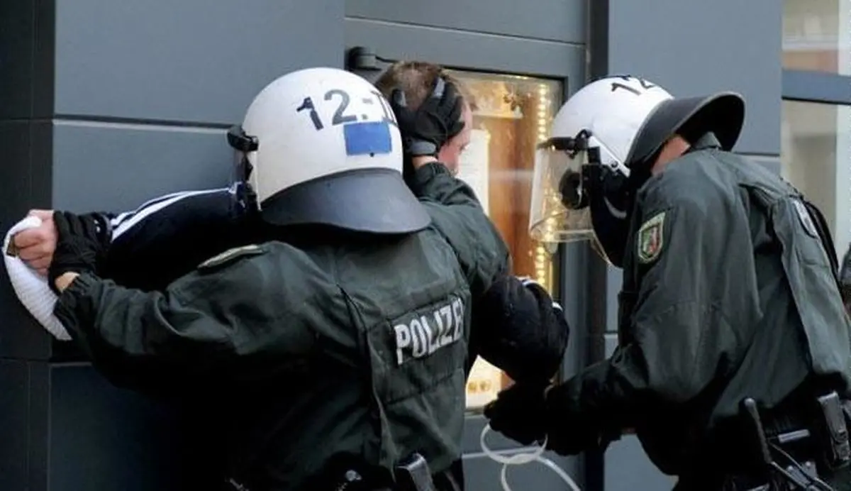 پلیس آلمان به خانه‌های مسلمانان حمله می‌کند