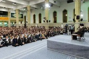 هزاران نفر از کارگران سراسر کشور با رهبر انقلاب دیدار کردند