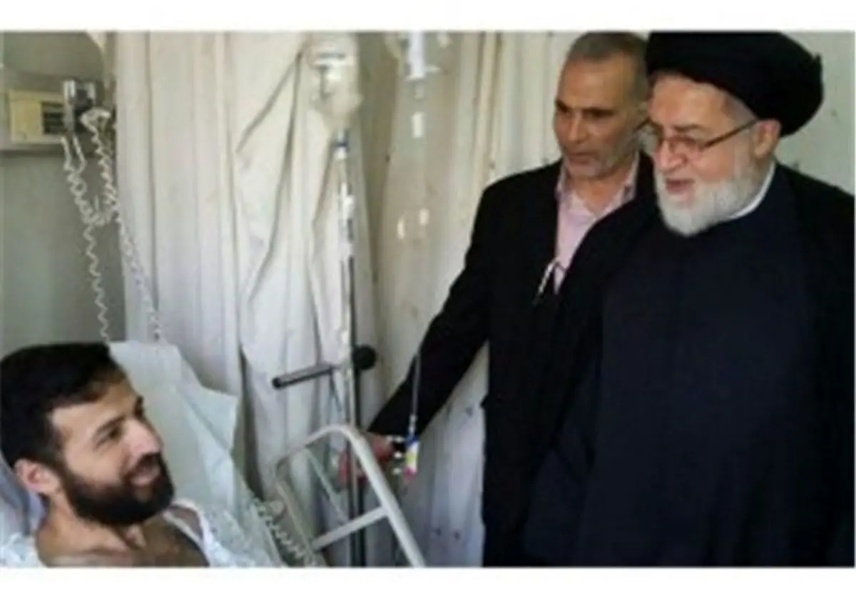 عیادت رئیس بنیاد شهید از جانبازان مدافع حرم در لبنان