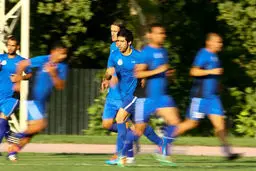 استقلال، امروز و فردا پشت درهای بسته تمرین می‌کند