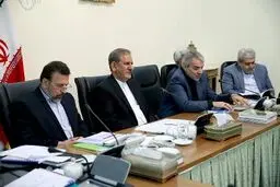 دولت دو برنامه متفاوت تحت عناوین اقتصاد مقاومتی و برنامه جاری ندارد