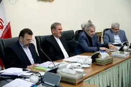 دولت دو برنامه متفاوت تحت عناوین اقتصاد مقاومتی و برنامه جاری ندارد