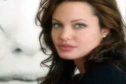 بازگشت آنجلینا جولی به سرزمین پریان