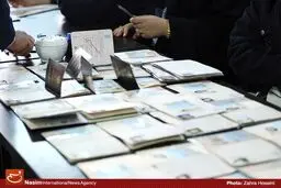 رأی دهندگان کارت یا شماره ملی خود را حتماً به همراه داشته باشند