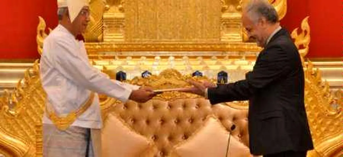 سفیر آکرودیته ایران استوارنامه خود را تقدیم رئیس جمهور میانمار کرد