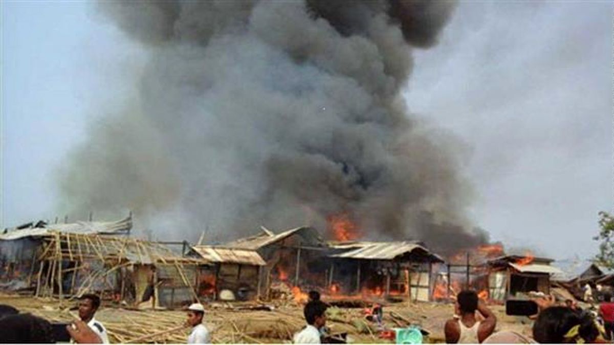 آتش‌سوزی کمپ آوارگان مسلمان میانمار +تصاویر