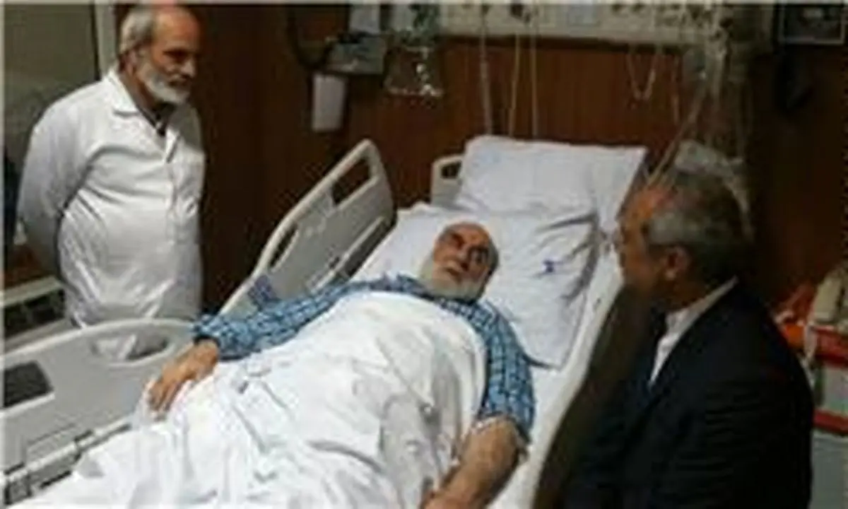 نهاوندیان از حجت‌الاسلام محمدی گلپایگانی عیادت کرد