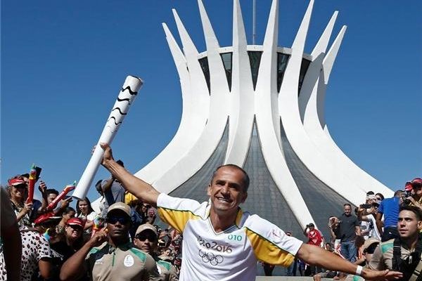 مشعل المپیک ۲۰۱۶ ریو وارد برزیل شد + عکس