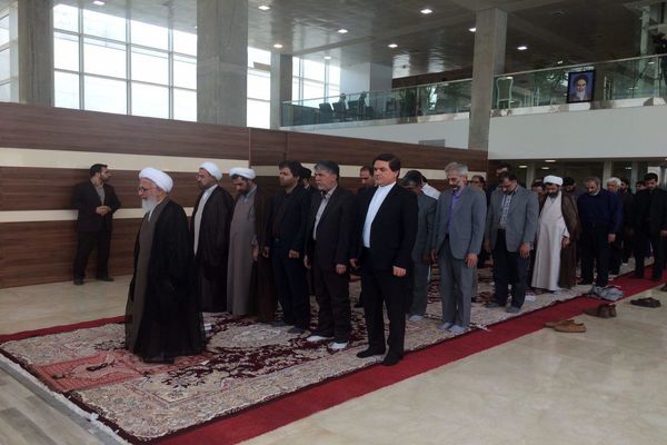آیت الله جوادی آملی از نمایشگاه کتاب تهران بازدید کرد