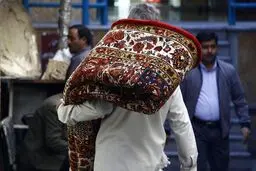 فیلم:: بازار بزرگ فرش فروشانِ تهران تعطیل شد