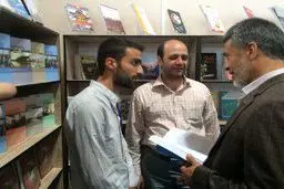 امیر دریادار سیاری از نمایشگاه کتاب بازدید کرد