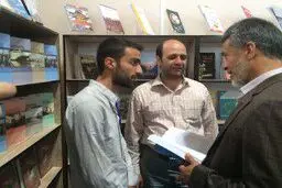 امیر دریادار سیاری از نمایشگاه کتاب بازدید کرد