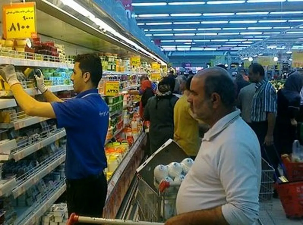 جولان کالاهای خارجی در فروشگاه‌های دولتی/ دولتمردان افزایش واردات کالاهای خارجی را به گردن قاچاق می‌اندازند