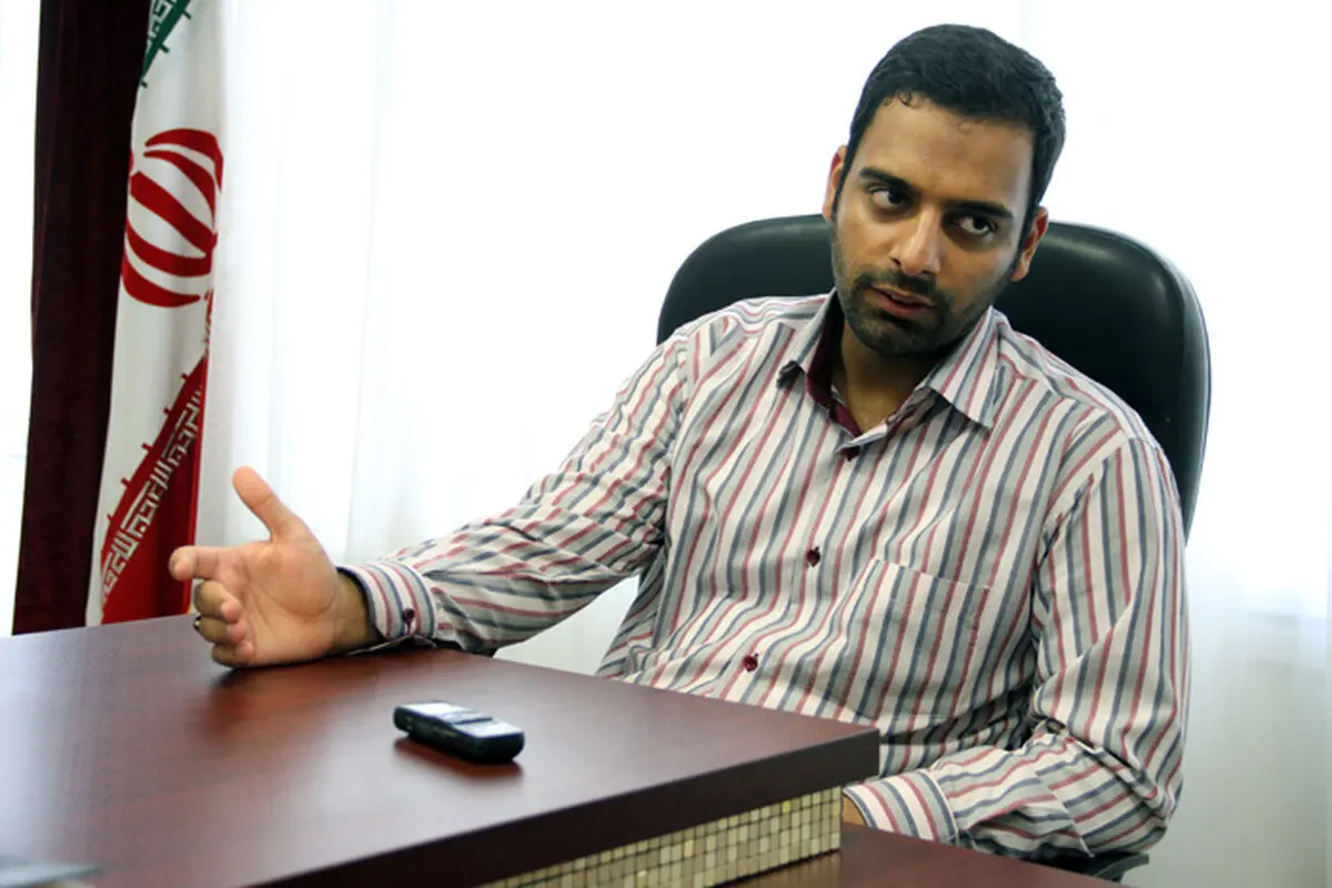 امینی:حجم بالای آثار باعث بی اعتمادی مخاطب می شود/ "درباره تو" دارای اشعار عمیقی است