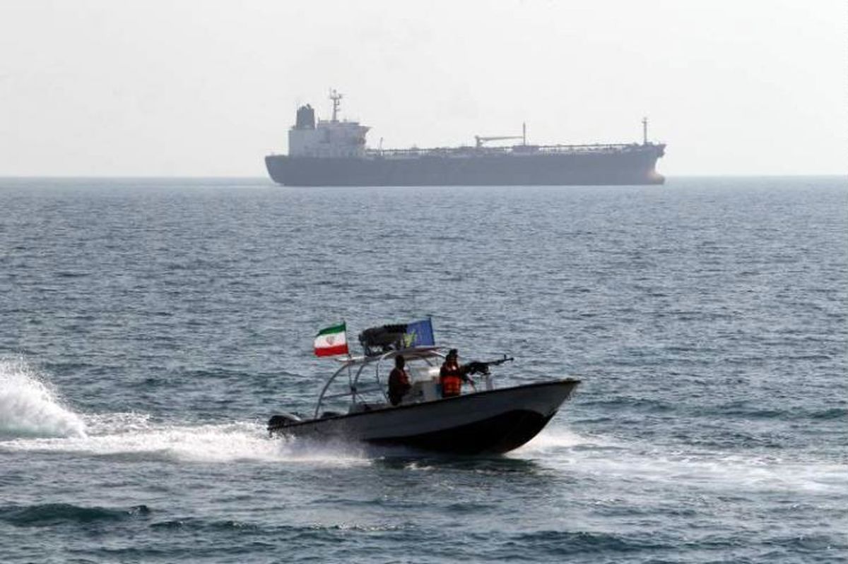 فرار کشتی‌های آمریکایی از تنگه هرمز در پی تهدید ایران