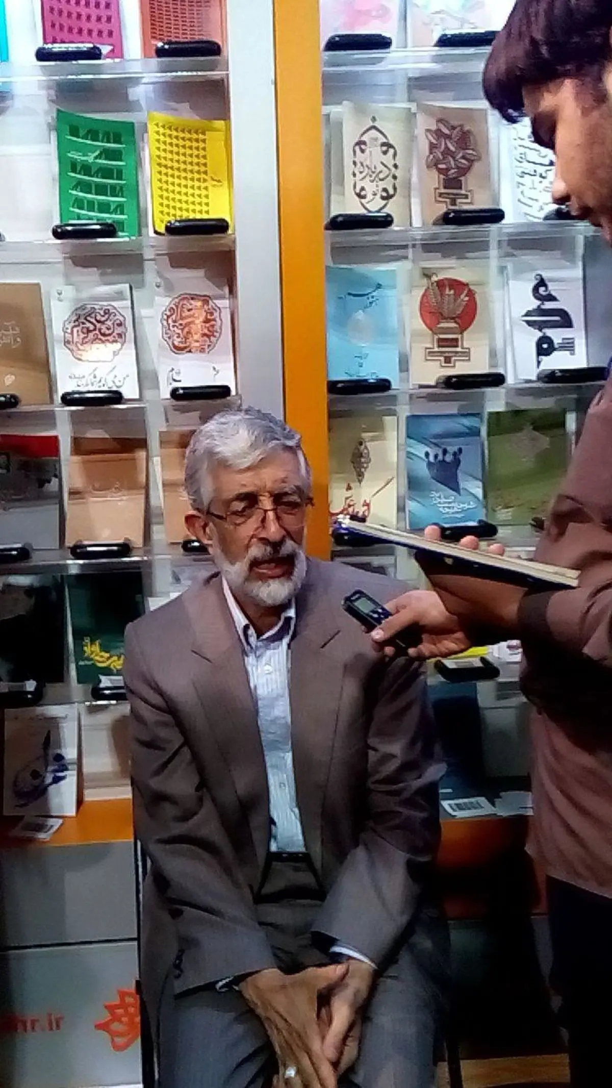 اشعار در درونم گفته می شوند/ بازگشت شاعران را به سبک هندی روند تکاملی می دانم/ رهبری تمام این اشعار را شنیده اند