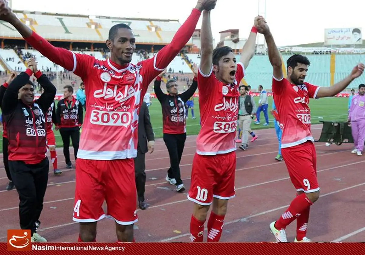 دیدار تیم‌های گسترش فولاد تبریز و پرسپولیس تهران