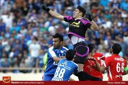 دیدار تیم‌های استقلال تهران و تراکتورسازی