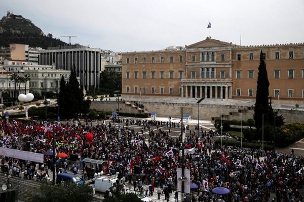 یونان اصلاحات مالیاتی و حقوق بازنشستگی را تصویب کرد