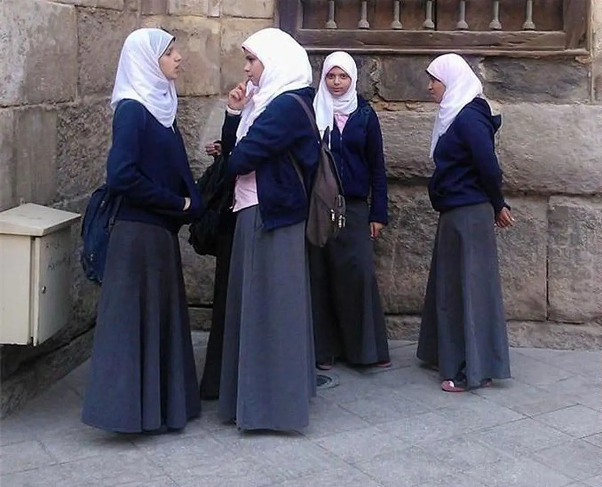 اخراج دختر مسلمان فرانسوی از مدرسه به خاطر حجاب