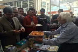 وزیر ارشاد از نمایشگاه کتاب بازدید کرد