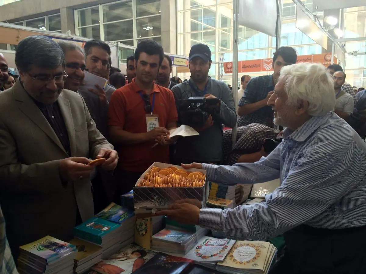 وزیر ارشاد از نمایشگاه کتاب بازدید کرد