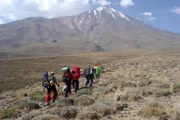 دختران کوهنورد ایرانی جهت صعود به قله 