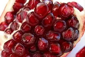 مردم سیب فرانسوی نخرند/ انار وارداتی ۴۰ هزار تومان شد/ واردات غیرقانونی ۵ میوه قاچاق به بازار