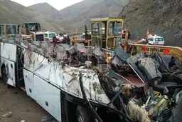 واژگونی اتوبوس در جاده چالوس با ۱۶ کشته و ۱۲ مجروح+تصاویر/ پزشکی قانونی: احراز هویت دو سرباز/ ۱۳ جسد مجهول‌الهویه هستند