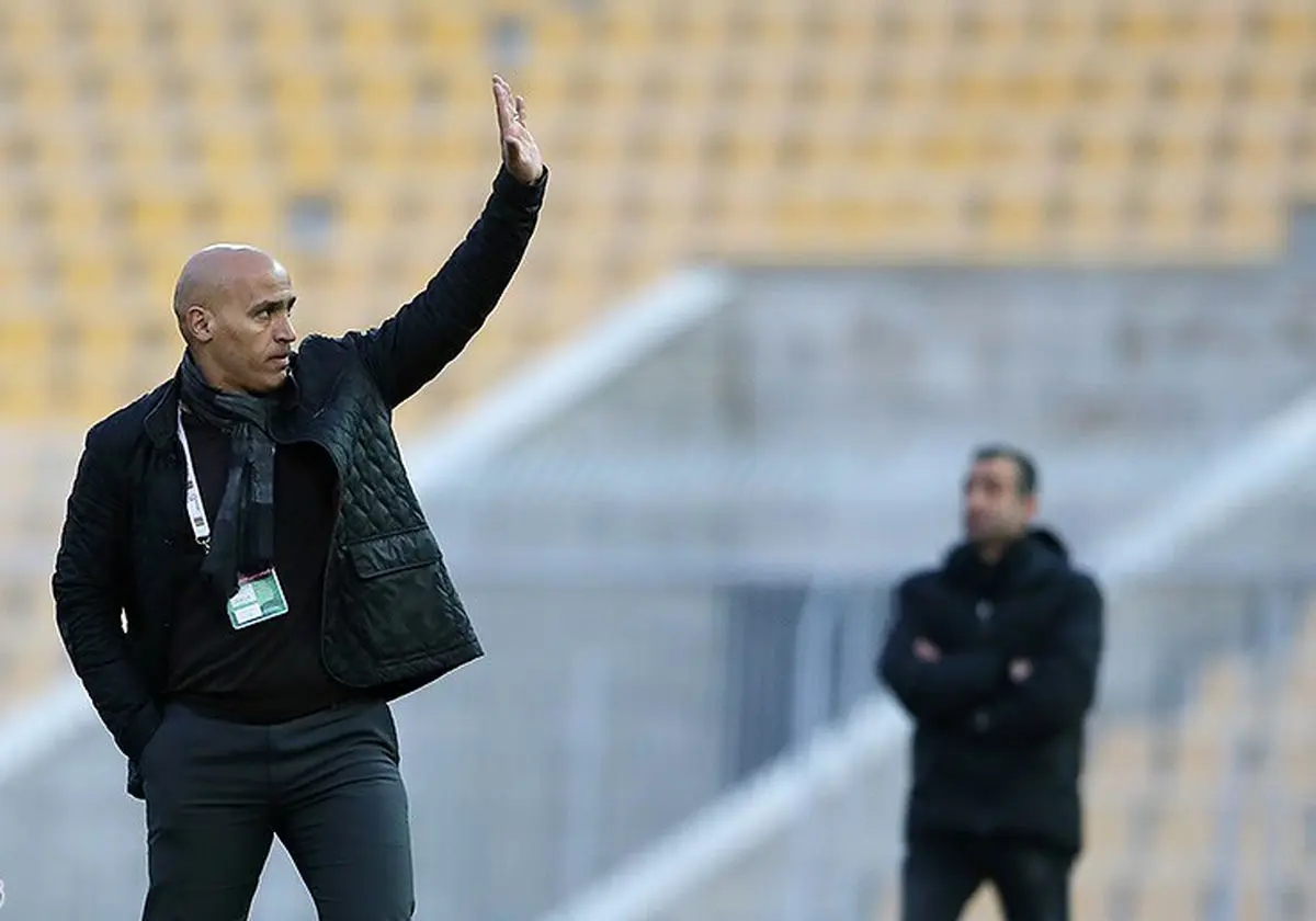 منصوریان قرارداد خود را با استقلال در هیئت فوتبال استان تهران ثبت کرد + عکس