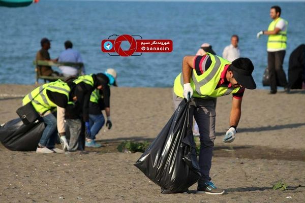 عکس خبری :: پاکسازی ساحل سفیر امید آستارا توسط 