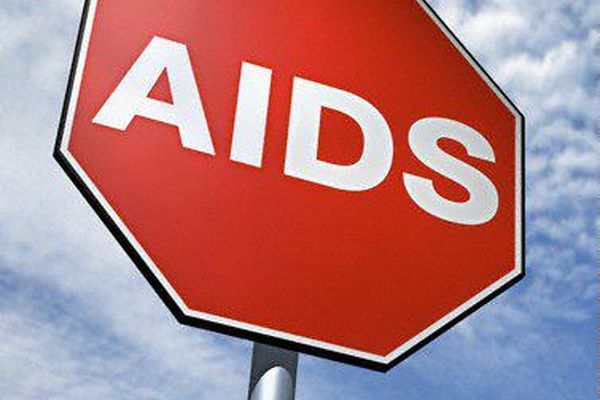 ۲.۵ میلیون نفر به ویروس HIV در سال ۲۰۱۵ مبتلا شدند