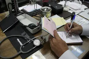 رونمایی از سامانه الکترونیکی صدور پروانه موسسات پزشکی