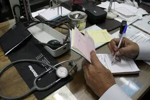 رونمایی از سامانه الکترونیکی صدور پروانه موسسات پزشکی