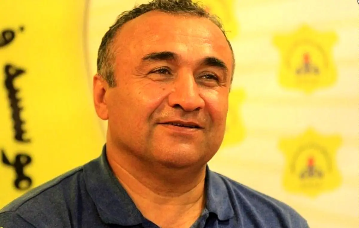 دست‌نشان تعهد داد و کارت مربیگری‌اش را گرفت