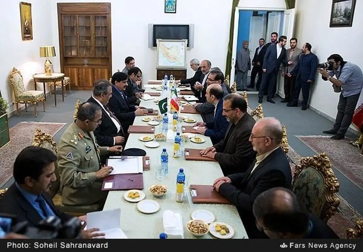 مشاور امنیت ملی نخست‌وزیر پاکستان با شمخانی دیدار کرد + عکس