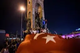 صدور حکم جلب برای ۴۲ روزنامه‌نگار در ترکیه/برخی سفرای ترکیه برکنار می‌شوند