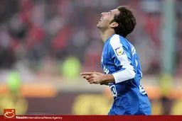 برتری استقلال مقابل نفت تهران در نیمه نخست/ تساوی صبای قم و صنعت نفت آبادان