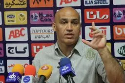 منصوریان: در اندازه‌ای که انتظار داریم ظاهر نشدیم/ برگزاری بازی بدون تماشاگر شروع زشتی برای لیگ بود