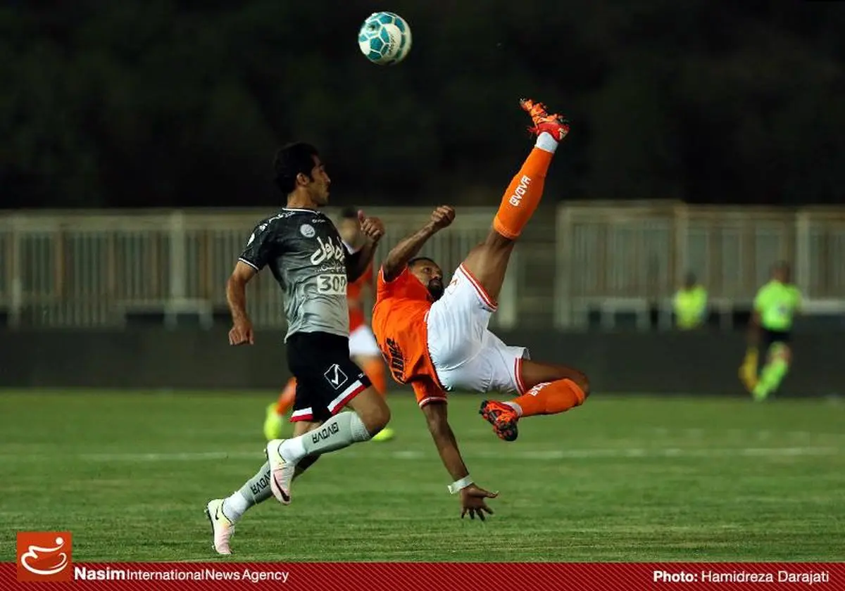 دیدار تیم‌های فوتبال پرسپولیس و سایپا