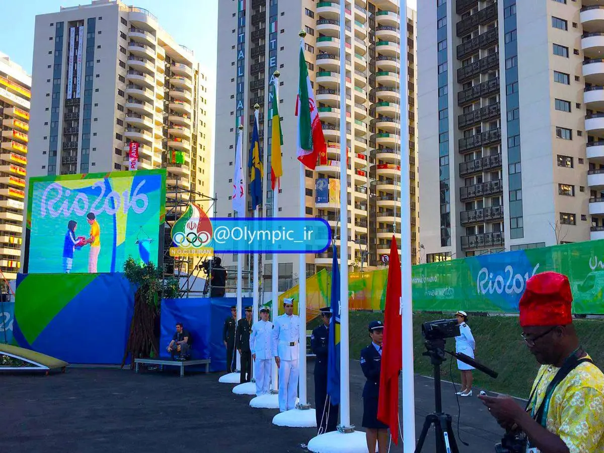 پرچم ایران در دهکده بازی‌های المپیک ریو به اهتزاز در آمد