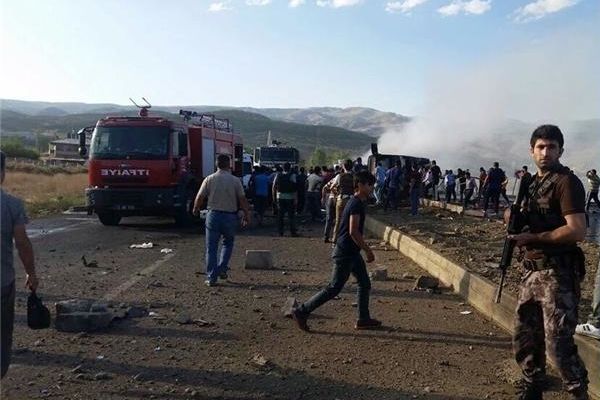 «پ‌ک‌ک» اتوبوس پلیس ترکیه را منفجر کرد/ ۹ نفر کشته و زخمی شدند