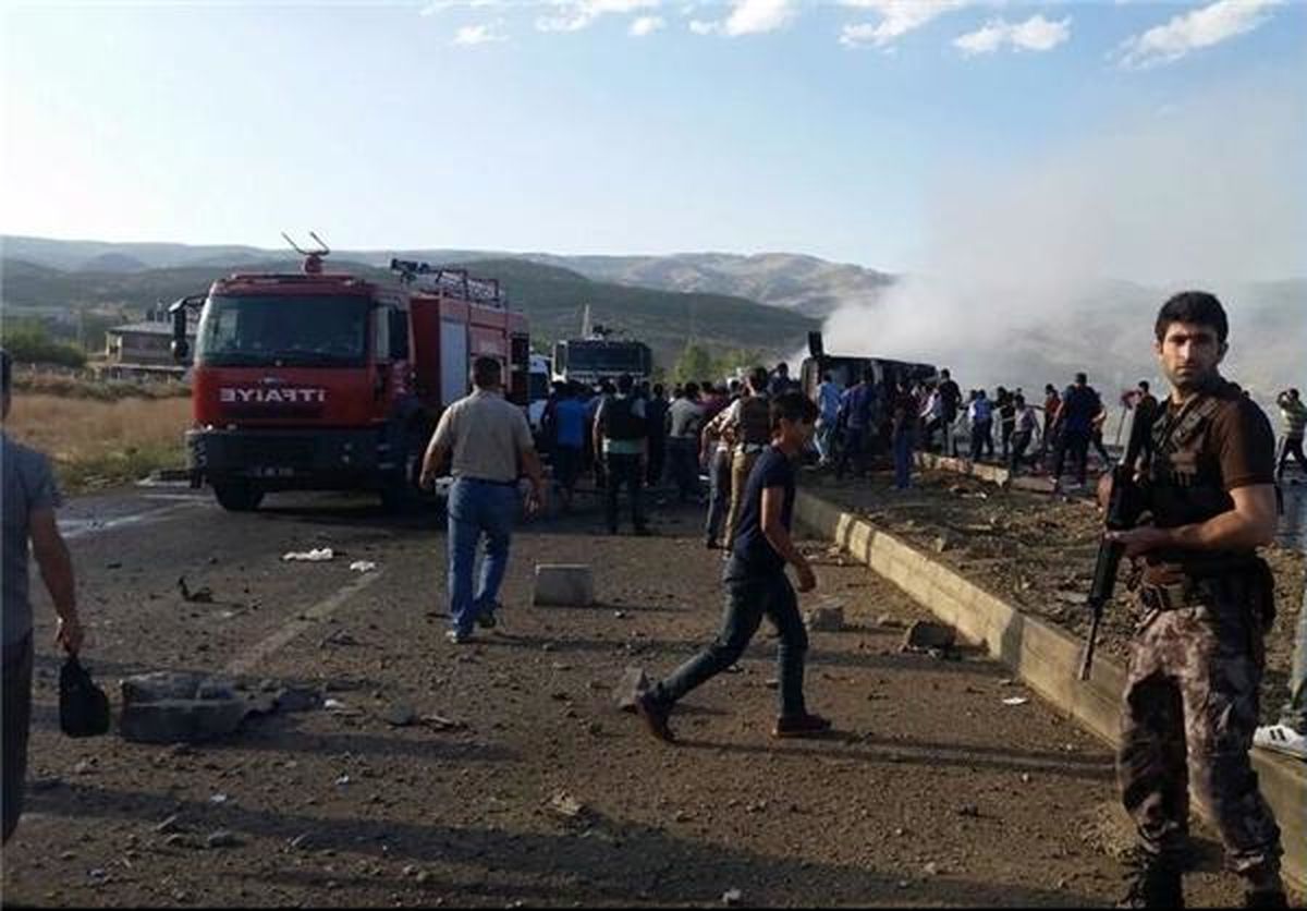 «پ‌ک‌ک» اتوبوس پلیس ترکیه را منفجر کرد/ ۹ نفر کشته و زخمی شدند