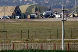 تظاهرات مردم ترکیه در مقابل پایگاه هوایی 