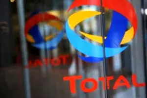 رکورد فروش نفت خام ایران به توتال فرانسه شکسته شد/ زنگنه بازار نفت ایران را دودستی تقدیم فرانسوی‌ها کرد!