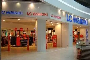 حضور برندهای درجه سوم و تقلبیِ ترک در بازار تهران/ مردم پول ندارند پوشاک بخرند