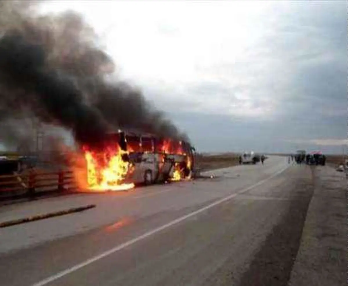 اتوبوسی حامل ۴۷ مسافر در حوالی آمل آتش گرفت