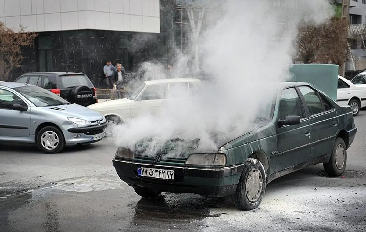 فیلم - آتش‌سوزی پژو پارس در بزرگراه امام علی بعلت نقص فنی - هم اکنون