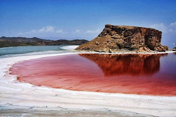 توضیح ناسا درباره قرمز شدن آب دریاچه ارومیه